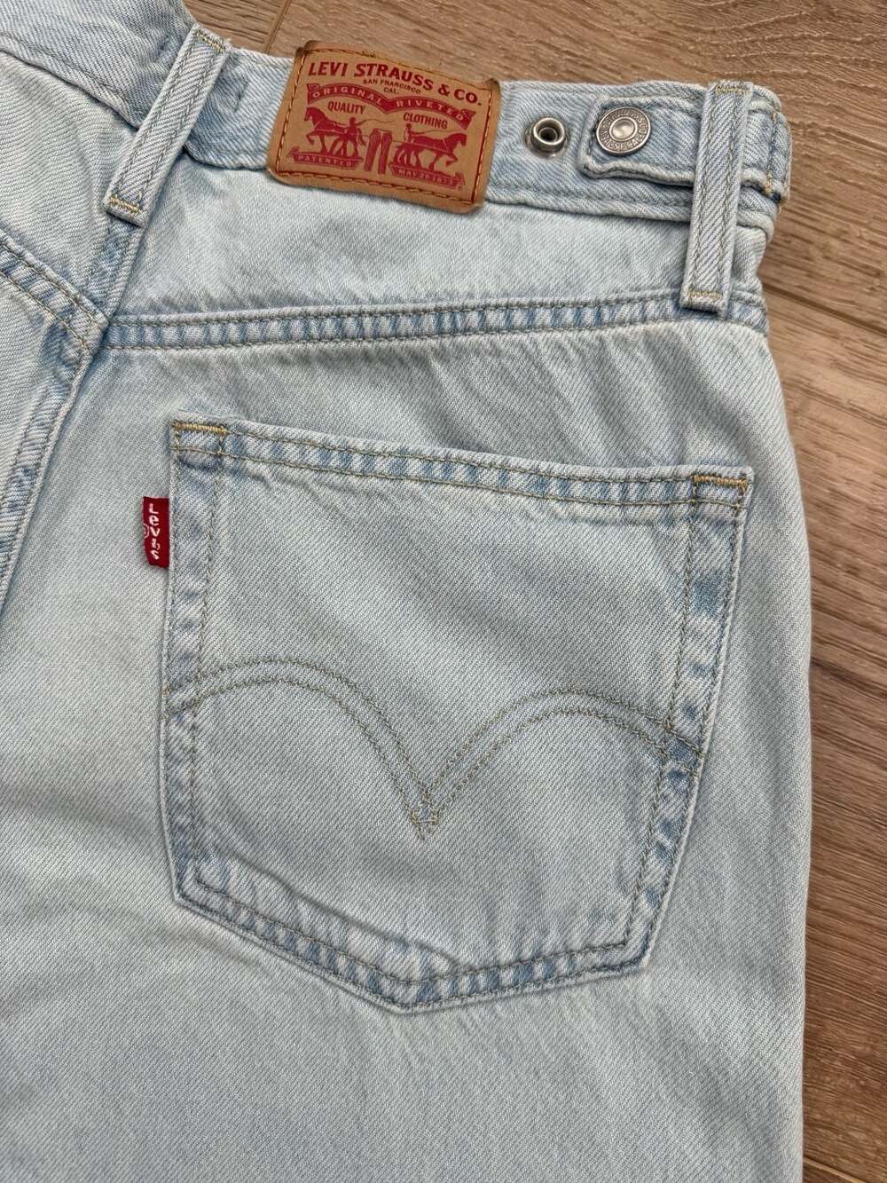 Levi’s Cinch Baggy Jeans Womens 28 High Rise Wide Leg Light Wash 100% Cotton - Picture 14 of 16